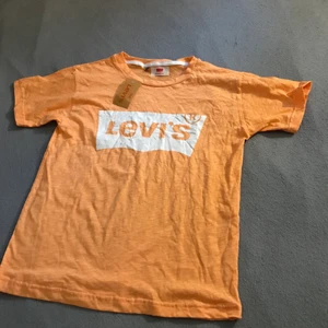 Levi’s T-shirt  - Den är Helt ny/Oanvänd 