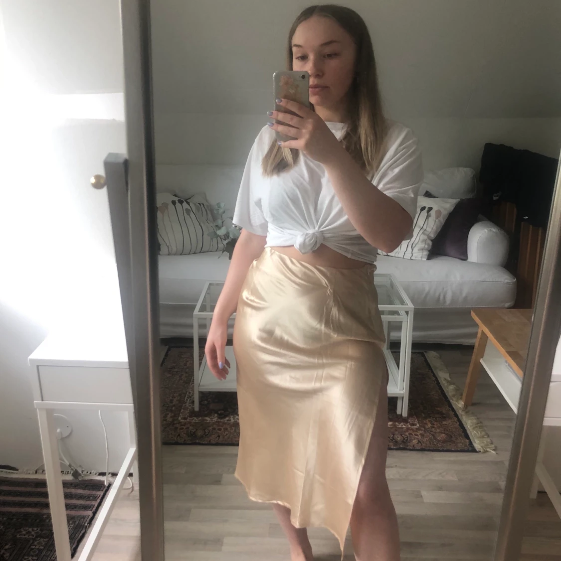 Guldig trekvartskjol