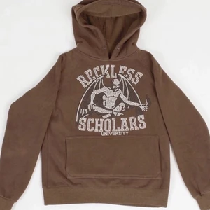 RECKLESS SCHOLARS HOODIE - säljer min bruna reckless scholars hoodie. Sparsamt använd