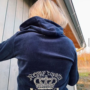 Juicy couture zip hoodie -  Mörkblå uppskattad storlek xs/s. 💙 Äldre modell