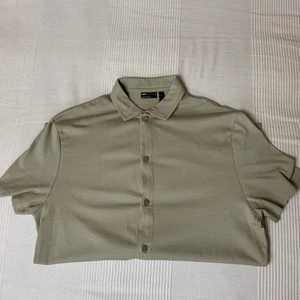 Skjorta från asos design S - Köpte från asos men det är är oanvändas för att det var inte min typ