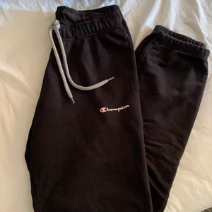 Byxor  - Säljer mina Champions mjukisbyxor som knappt är använda och Såå snygga💕
