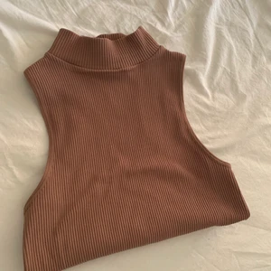 Topp  - Superfin brun topp från Zara som aldrig är använd🥰