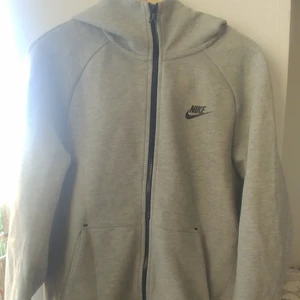 Nike luv tröja  - Grå Nike luv tröja 