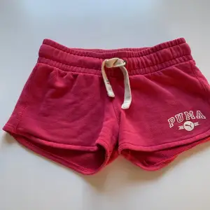 Härligt rosa Puma shorts i storlek36
