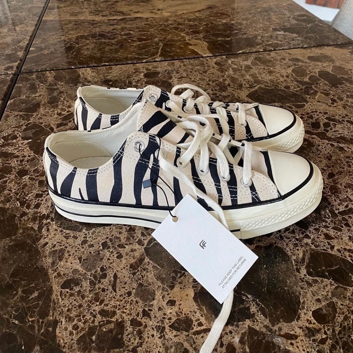 Zebra converse
