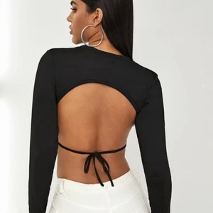 Rygglös tröja - Säljer denna rygglösa tröja som är helt oanvänd. Tröjan är i storlek XS. 