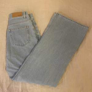 Vida jeans från Junkyard storlek 29, nyckick knappt använda!