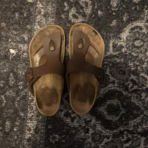 Bruna birkenstock skor ❤️ storlek 35 men mkt stora i storleken passar ca 37 💕 