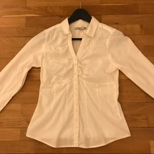 Skjorta  - Säljer denna snygga figursydda skjorta! 