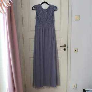 Ljusblå super fin klänning köpt från Bubbelroom i strl 38.  Använd 1 gång!  Vid frågor är det bara att skriva!🥰  Nytvättad!