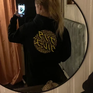 Santa cruz hoodie NY! - Santa Cruz hoodie , storlek M , svart.