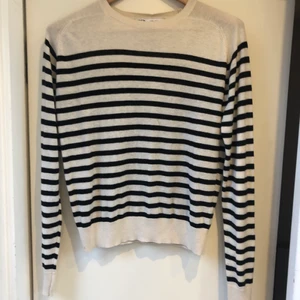 Superfin zara tröja 🥶💕🦛 - Hej! Säljer dennna supper fina zara tröja i stl s💕🥶🤠frakt ingår ej!