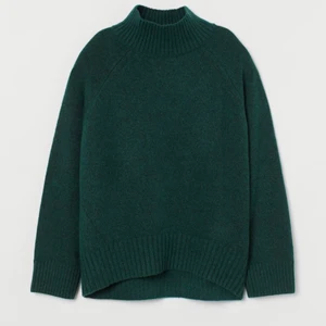 Stickad tröja  - Grön stickad tröja från h&m. Sparsamt använd 💕