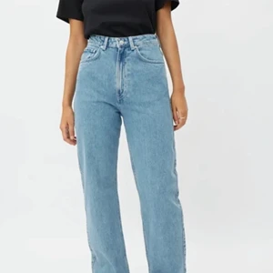 Weekday jeans - Straight jeans i modellen rowe från weekday. Använda några gånger! 