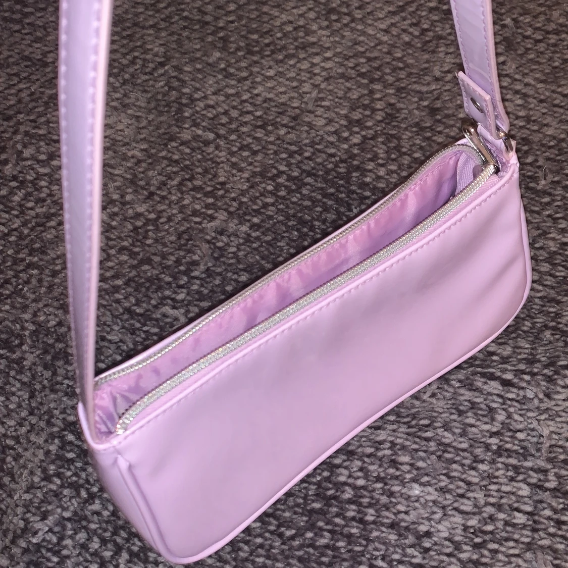 ⚡️jätte fin lila axelväska från H&M⚡️ - 90