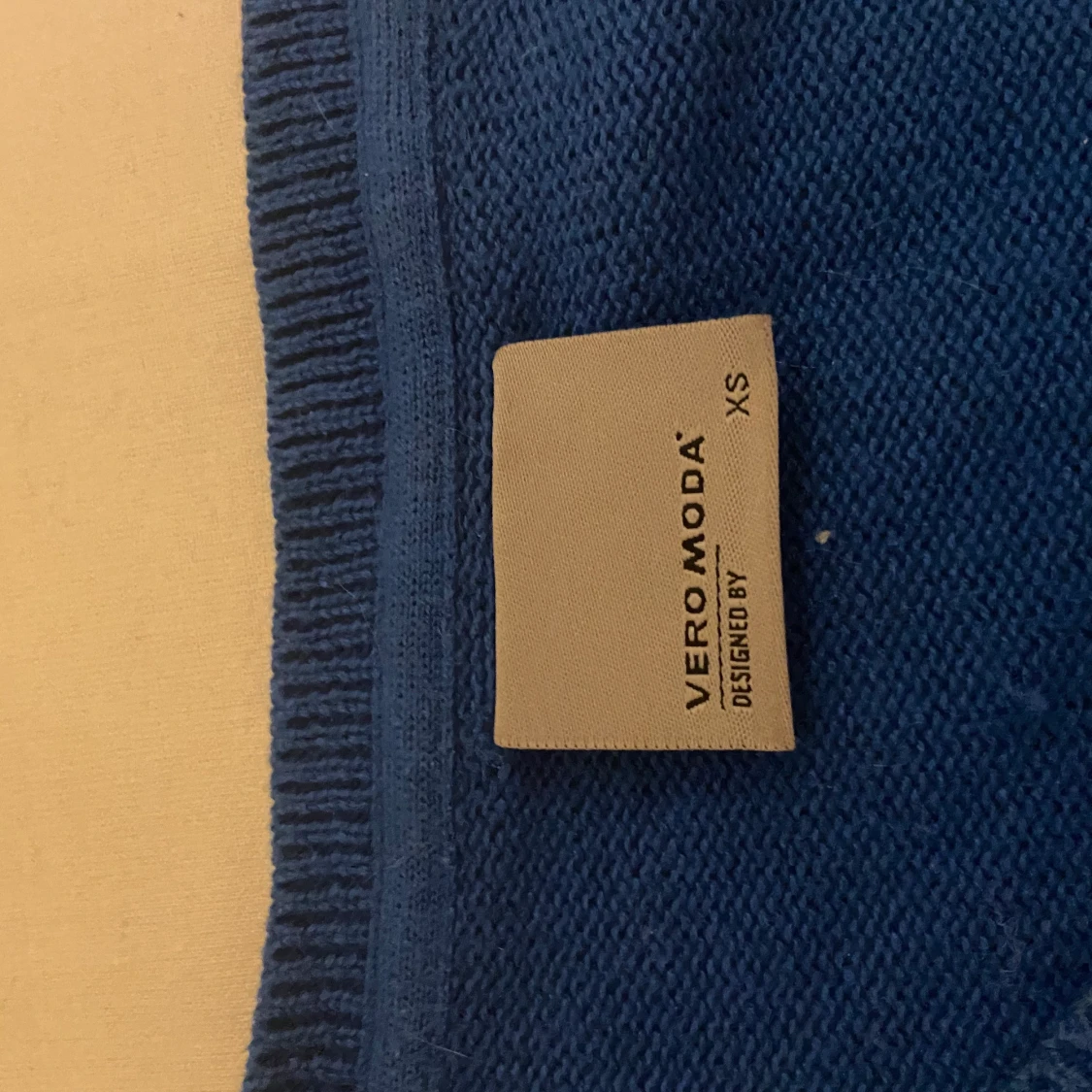 Fin blå tröja  - 90