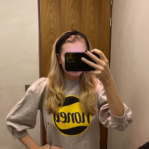 Ganni sweatshirt  - Grå Ganni sweatshirt. Bra skick. Bra kvalite. Passar personer som har storlek XS,S, M.