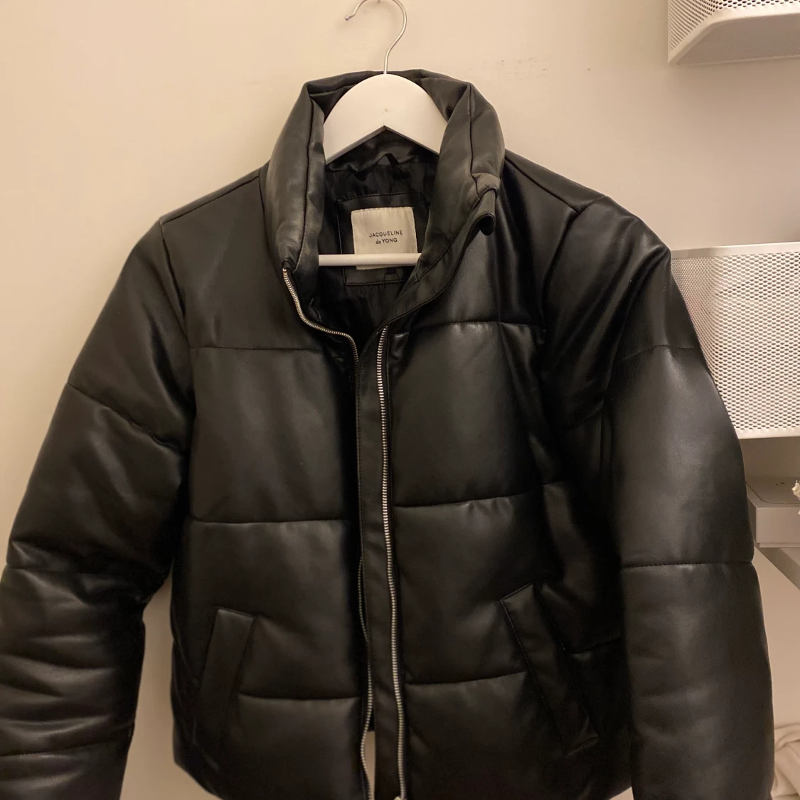 Svart puffer jacket