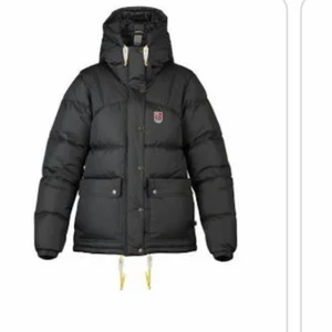 Söker denna jackan i storlek S - Söker denna jackan i storlek S, hör av er så fort ni kan om det är så att ni kan sälja en sådan jacka!
