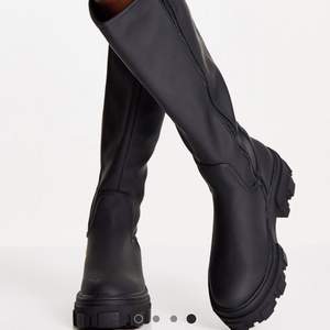 Trendiga boots från ASOS som ofta är slutsålda 💕💕 originalpris: 489 kr. Använda 4 gånger