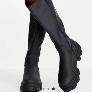 Boots - Trendiga boots från ASOS som ofta är slutsålda 💕💕 originalpris: 489 kr. Använda 4 gånger