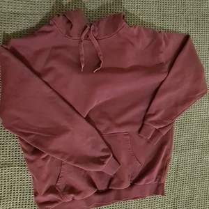 Lila hoodie, storlek S  - Lila hoodie med luva Storlek S  Frakt tillkommer, 96kr