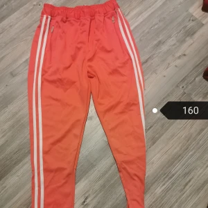 Strl xs  - Kan mötas upp men även skicka mot frakt kostnad 🥰 samfraktar givetvis 🥰 