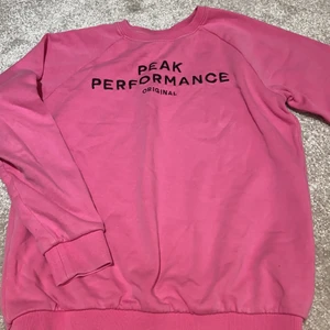 Peak performance tröja - Nytt skick. Skrik rosa peak tröja i storlek 160