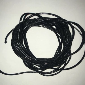 Snöre, 4m långt - Jag säljer detta snöret/tråden som är 4m långt. Detta är perfekt om man skulle vilja starta eller fylla på lite i sin small business. Jag säljer massor med smyckes material på min Plick som jag hoppas ni skulle vilja kika in.💕