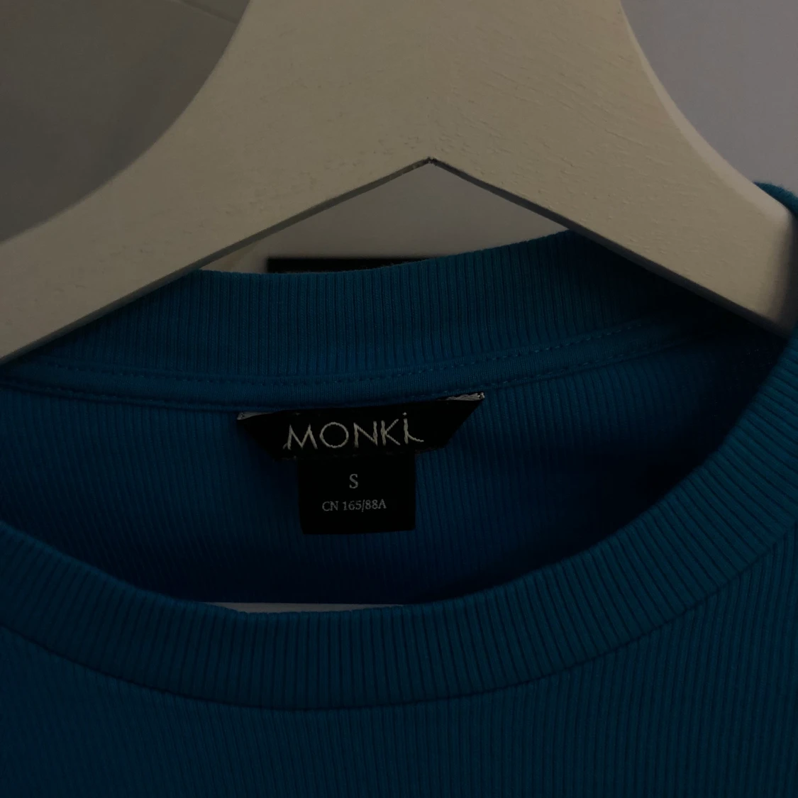 Blå topp från MONKI⚡️⚡️💙🦋 - 90