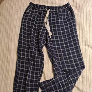 Säljer nu mina älskade tillit pyjamasbyxor i underklädesmärket Change för att de har blivit för små, nypris 499kr!💖⚡