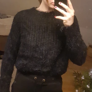 Stickad tröja - Supergosig lurvig stickad tröja från bikbok