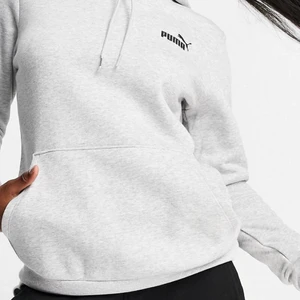 Puma hoodie - Helt ny Puma hoodie med prislapparna på. Super skön men satt inte som jag ville. Storlek M men lite liten i storleken, passar nog en S väldigt bra. Frakten är inkluderad!