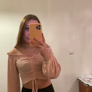 Tröja  - Jätte fin och fin färg helt oanvända