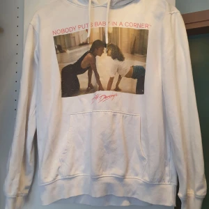 Tjocktröja  - Passar S. Nopprig. Köparen står för frakten.