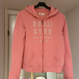 Hoodie hollister - Snygg hoodie från hollister, som nu! 