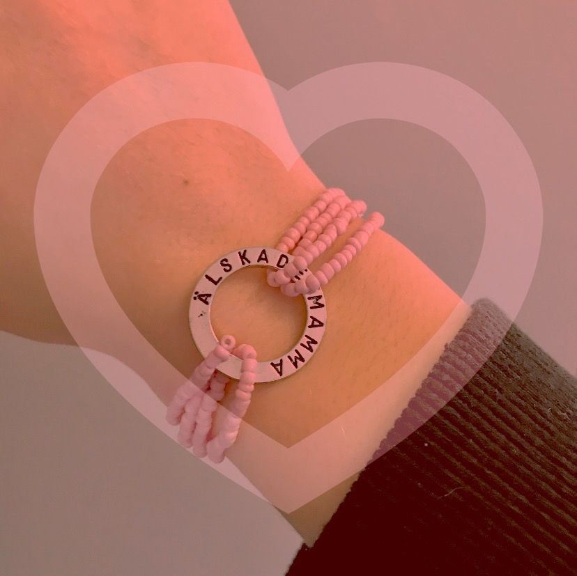 Alla hjärtans dag - armband ”ÄLSKADE MAMMA” | Plick