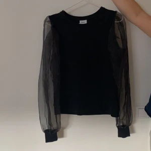 Tröja - Aldrig använd tröja från Only. Tröjan är i storlek M. Köparen står för frakten. 