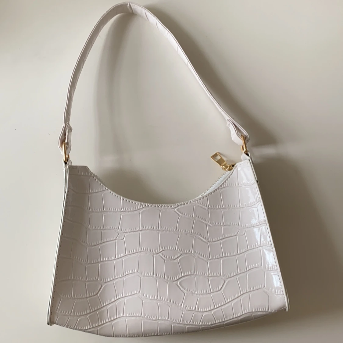 SUPERSÖT AXELVÄSKA  - 90