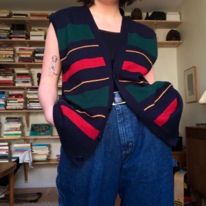 Ball väst - En skitsnygg randig väst.  Budgivning avslutas fredag 18.00! :) 