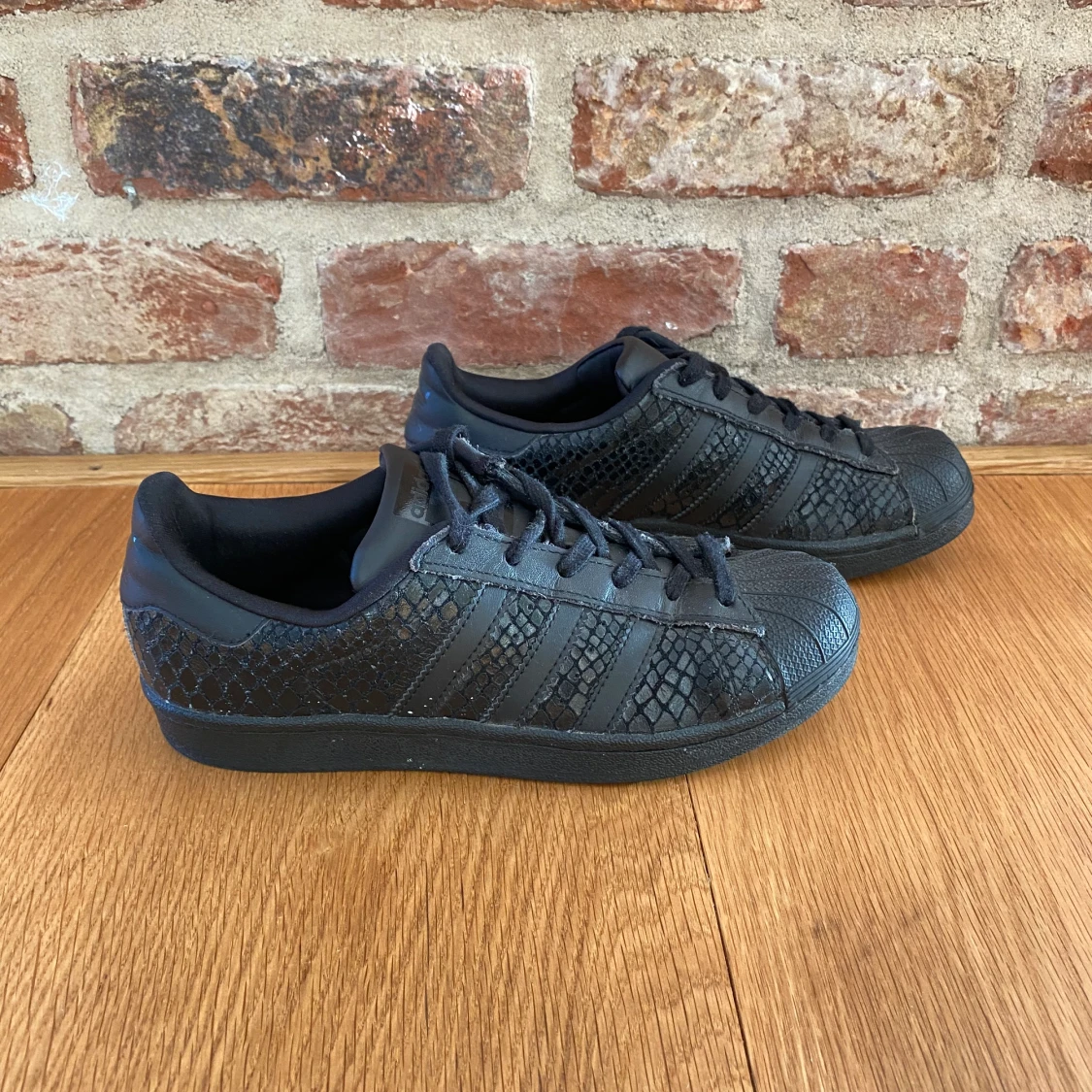 Adidas skor 