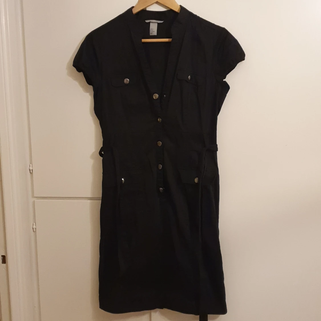 Svart kortärmad klänning