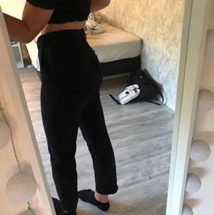 kostym byxor - Svarta kosgymbyxor. Jätte bra passform men har ett par liknande. Stolek 36 (jag är 162)
