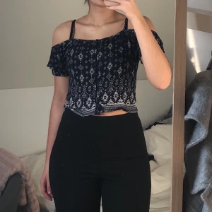 Marinblå blus Strl. M - Helt oanvänd blus från Superdrystore!🥰 
