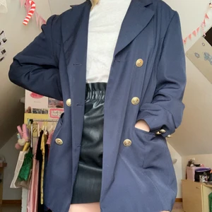 Ascool kavaj/blazer - 💗 Väldigt fint material som är luftigt men ändå fodrat, alla knappar sitter på och är allmänt i väldigt gott skick💗