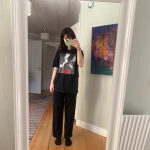 Jordan Wing it t-shirt  - Snygg tröja i perfekt skick, inga fel i trycket alls. Storlek XL men jättesnygg som oversize.