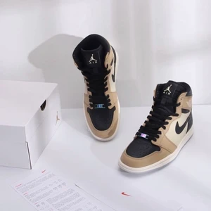 Jordan 1 Retro High Black Mushroom 🥶 - Går att beställa. Kontakt via Dm : https://instagram.com/flykicks.se?igshid=xz1ak17l4mft
