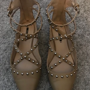 Spetsiga sandaler i storlek 38 - Nyskick! 