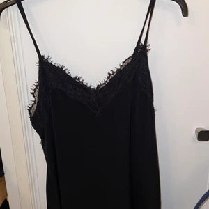 Linne, new yorker  - Svart linne från new yorker med spets, aldrig användt endast testad i strl M